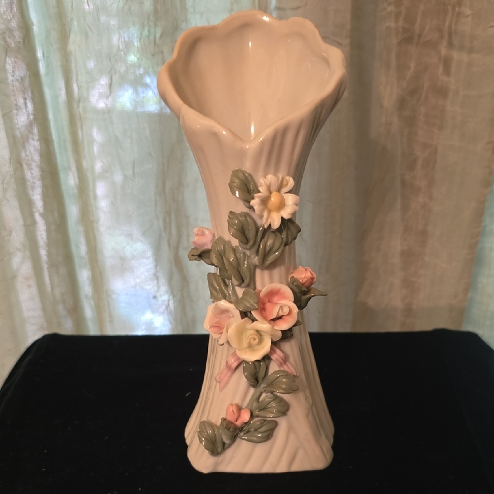 Flower Vase 3D Raised‎ Pink White Flower 7 Inch Bud Fluted Vase White Ceramic